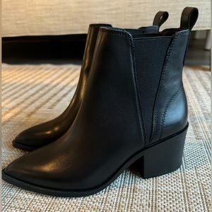 Steve Madden - Black boots. Size 7.5. NEVER WORN.